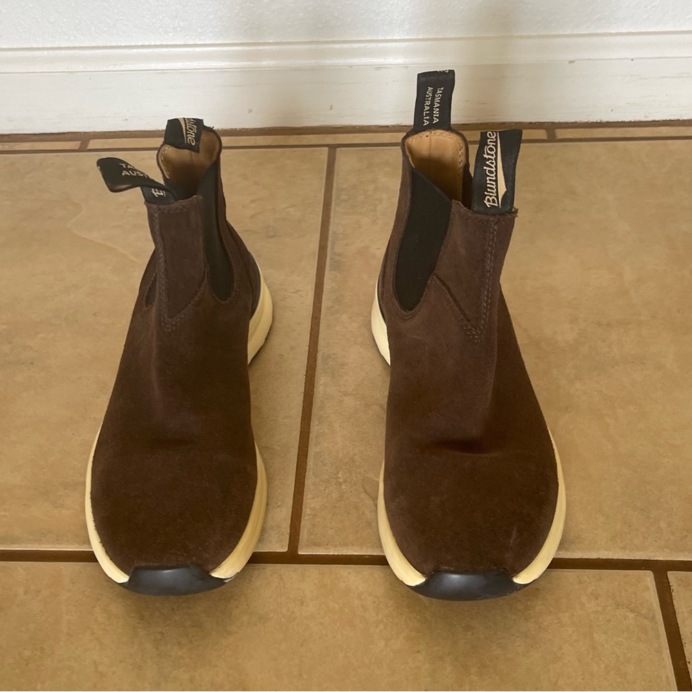Blundstone Women’s Dark Brown Suede Boots